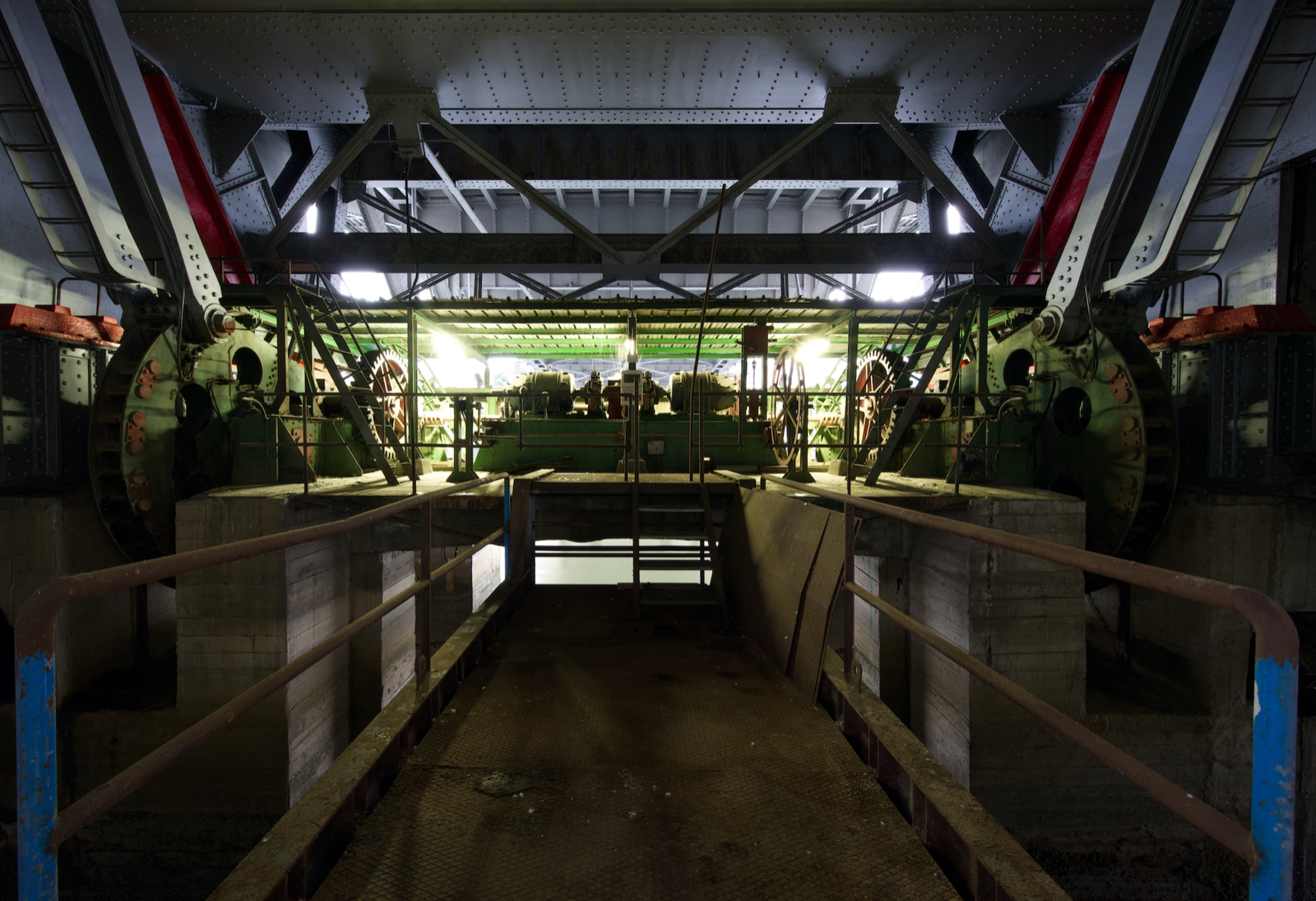 Bilbao bridge mechanism